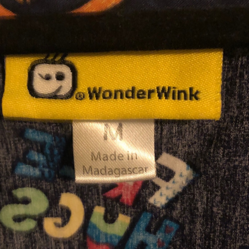 Cat themed WonderWink Graphic scrub top Multicolor - Picture 2 of 5